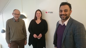 VISMA i Arendal: Fra venstre: Trond Haave, Laura Alioniene og Baljinder Singh Rihel.