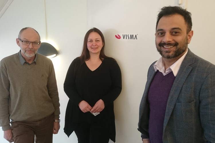 VISMA i Arendal: Fra venstre: Trond Haave, Laura Alioniene og Baljinder Singh Rihel.